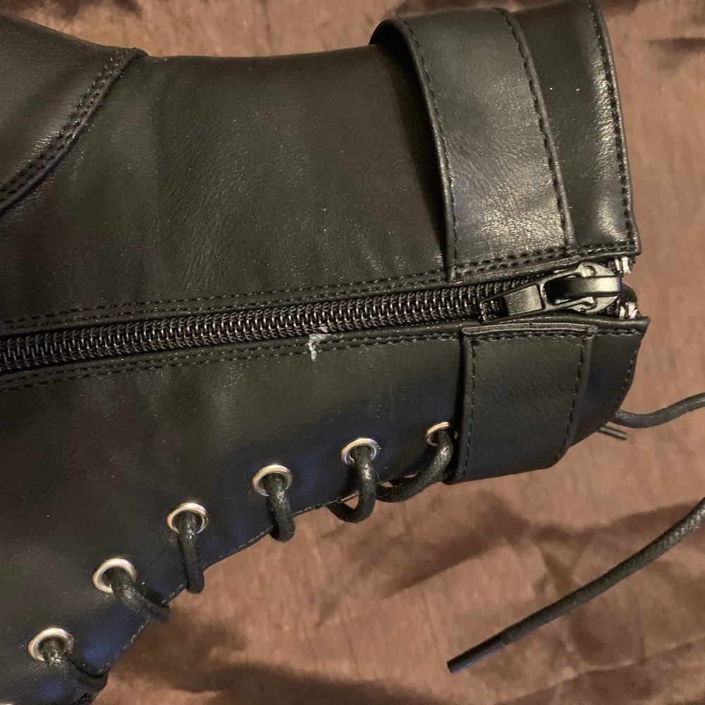 (Runs small) Black Boots - Picture 4 of 9